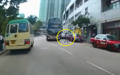 【车cam直击】14岁青年冲出马路捱巴士撞飞 迅即起身上行人路