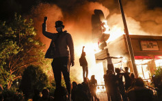 明尼阿波利斯连续两晚有示威 警放催泪弹驱赶