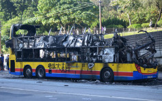 【大三罢】屯门市中心B3X巴士疑遭放火 上层烧剩支架 