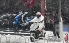 大雪紛飛未阻雅興 長沙市民雪砌電單車手維妙維肖