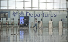 机管局2名承办商员工被列紧密接触者 机场全面加强消毒