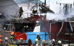 智利小型飞机坠民居 机上6人全部亡