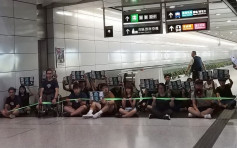 【逃犯条例】众志堵塞香港站 阻塞中环往香港站之间通道