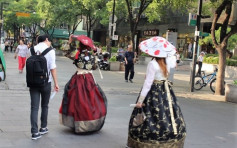 首尔游客租韩服「打卡」 南韩学者轰不伦不类假传统