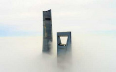 大雾袭上海 摩天楼如仙境