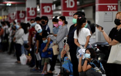 泰国新增13,002宗新冠确诊 曼谷防疫措施再收紧
