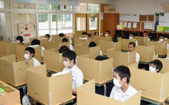 日本學校加設紙皮隔板防飛沫 網民：瞓覺都無人知！