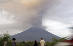 峇里火山爆發最高警戒 10萬人緊急大疏散滯6萬旅客