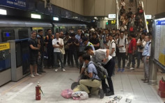持刀闯入台北捷运龙山寺站 老妇遭警员制伏