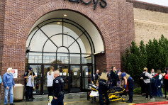 美国购物中心发生枪击案至少2死 疑犯与警驳火后落网