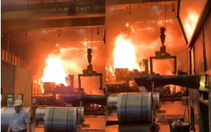 高雄鋼鐵工廠火警油桶爆炸 13隊消防出動撲救