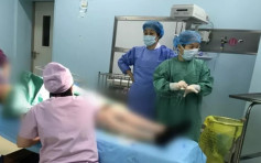 湖南助產士跪地托舉11分鐘 助臍帶脫垂男嬰平安出生
