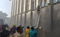 印度孟买五层高医院大火 至少6死141伤