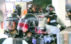 【修例風波】葵芳站與警對峙 示威者橋下指罵警員