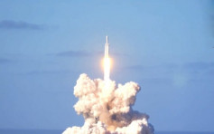 SpaceX最强运载火箭首次发射成功 飞向火星