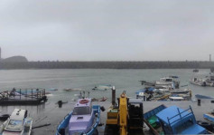 台风小犬│台85岁妇家吹爆玻璃割破动脉亡 兰屿7成渔船沉没