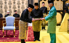 安華在馬來西亞元首見證下宣誓就任新首相