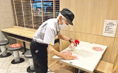 93岁老翁一周返4天夜班 日本麦当劳最老店员：我喜欢工作