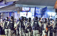 元朗示威者扰攘至凌晨散去 警拘逾60人有记者中椒