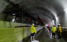 港鐵沙中綫隧道連接位滲水 承建商拆石屎重新施工