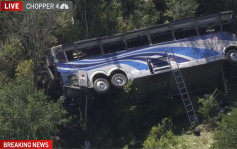 美高中樂團巴士輪胎故障衝出公路　翻落斜坡釀2死逾40傷