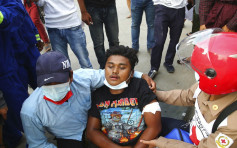 緬甸曼德勒防暴警察開槍鎮壓 至少兩名示威者死亡
