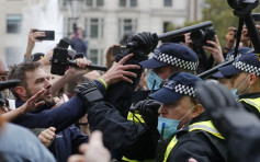伦敦示威者抗议抗疫限制措施 演变警民冲突拘16人　