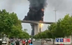 安徽金寨高速公路發生油罐車爆燃 1人輕傷
