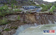挪威北部海岸土地崩塌 多間房屋被海水吞噬