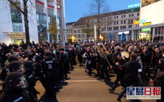 德國萊比錫群眾反防疫政策示威 演變暴力衝突