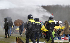 荷蘭大選前夕爆反防疫示威 惹警民衝突20人被捕