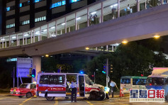 葵涌的士警车相撞 至少3人受伤