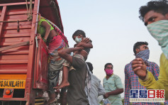 印度货车载满工人回乡遇车祸 23死35伤