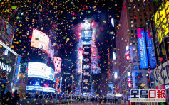 纽约时报广场新年有限度庆祝 伦敦烟花向医护致敬