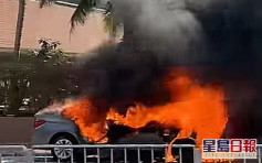 黃金海岸商場對開車輛起火冒煙 10分鐘後救熄無人受傷