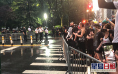 纽约防暴警清场 驱赶霸占市政厅公园示威者和露宿者
