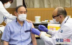 日首相菅義偉接種首劑輝瑞疫苗 為訪美做準備