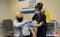 英國首相約翰遜接種阿斯利康新冠疫苗