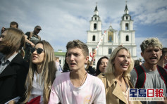 白俄羅斯開學日 數千學生罷課上街促總統下台