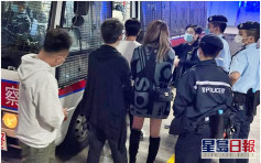 警冚九龍灣觀塘兩工廈無牌吧 拘46男女