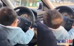 駕車途中讓兩歲兒掌軚  江蘇父母被罰款