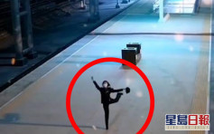 年三十晚送走最后一班列车 客运员跳舞被拍下获网民赞好