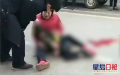6歲童疑沙井放鞭炮引發沼氣爆炸身亡 家屬坐地上抱孩子大哭