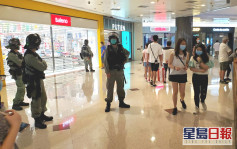 網民發起大埔及鑽石山「和你唱」 防暴警入商場驅散