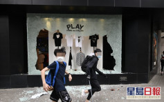 【港島遊行】I.T銅鑼灣分店被毀 玻璃碎片散落一地