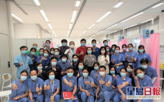 九龍塘社區疫苗接種中心恢復運作 高拔陞到訪為同事打氣 