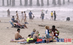 加州数万民众涌向海滩 州长扬言加强抗疫执法