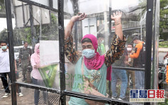 印尼妇疑新冠肺炎死亡 家人坚持亲吻遗体