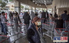 美国人涌墨西哥抢购物资 600手推车超市外排长龙