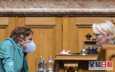 瑞士女议员戴口罩参会遭议会驱逐